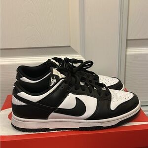 Nike Men's Black and White Sneakers